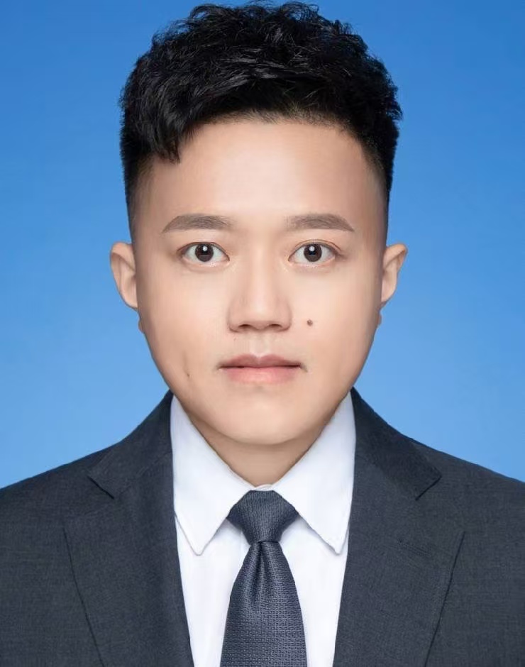 张佳威  律师